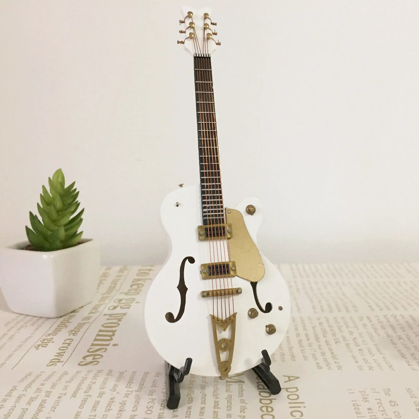 1/6 Guitar in Miniature